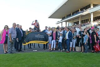 2017 Karaka Million winner Melody Belle (NZ) and connections.